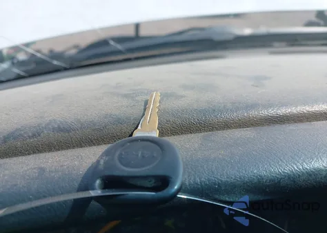 2001 Chevrolet Silverado 1500 Ls from USA, damaged, VIN 1GCEK19TX1E114045